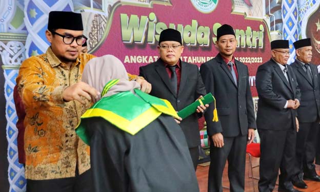 Wisuda Ponpes Al-Qur'aniyyah, Pilar: Tingkatkan Ilmu Keagamaan