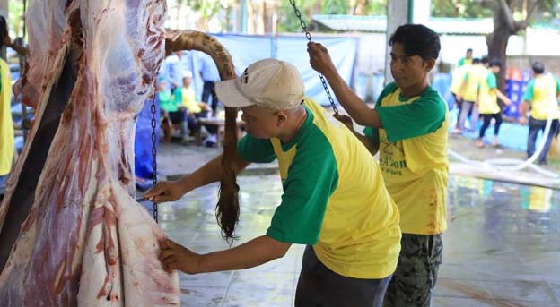 Masjid Raya Al-Azhom Cek Kesehatan Sampai Pemotongan Hewan Kurban