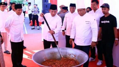 Kapolri Serahkan Hewan Kurban dan 10 Ton Rendang Daging