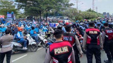 Ribuan Buruh Kabupaten Serang Gelar Aksi Tolak UU Cipta Kerja