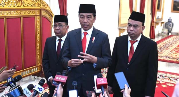 Presiden Jokowi Minta Menkominfo Utamakan Penyelesaian BTS