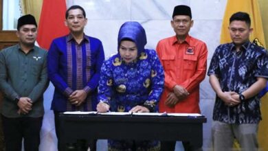 Bupati Serang Serahkan Bantuan Keuangan Parpol Rp2,4 Miliar