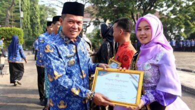 Hari Kesadaran Nasional, Syafrudin Bagikan Piagam Penghargaan