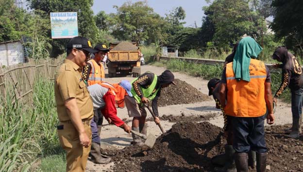 Pemkab Tangerang Terus Perbaiki Ruas Jalan Irigasi Wilayah IV