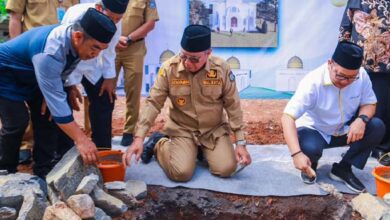 Benyamin Lakukan Peletakan Batu Pembangunan Masjid An-Nashr