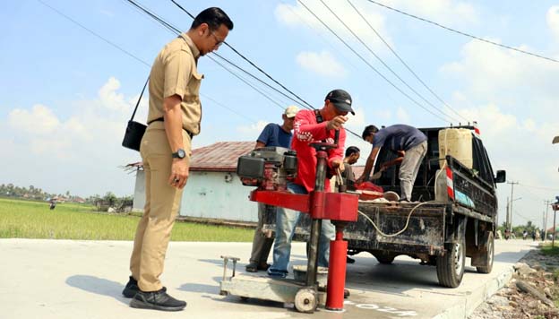 Warga Desa Mekar Baru Apresiasi Pembangunan Jalan Cijeruk-Pasilian