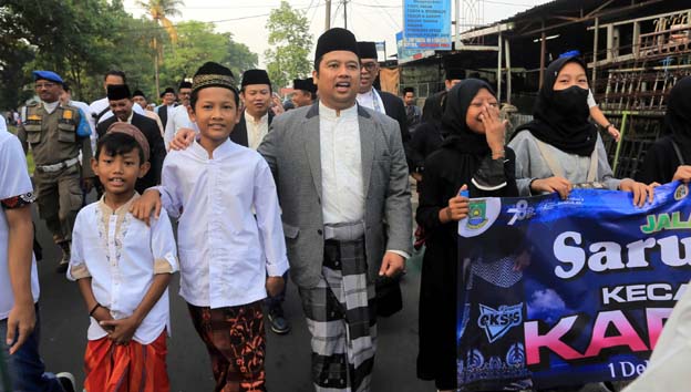 Festival Al-A’Zhom, Arief Bersama Masyarakat Jalan Santai Sarungan