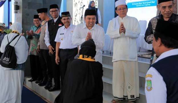 Arief Sambut Kepulangan Jemaah Haji di Asrama Haji Cipondoh