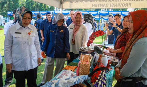 Plh Sekda Virgojanti Buka Bazar UMKM Kanwil DJPb Banten