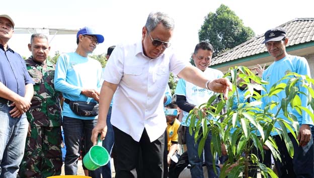 Benyamin Davnie Ajak Masyarakat Kelola Sampah dari Rumah