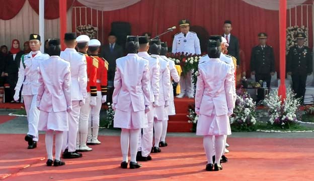 Meriahkan HUT RI ke-78, Kecamatan Cipondoh Gelar Pengibaran Bendera dan Karnaval