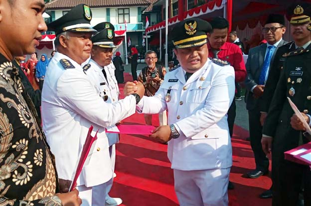 Meriahkan HUT RI ke-78, Kecamatan Cipondoh Gelar Pengibaran Bendera dan Karnaval