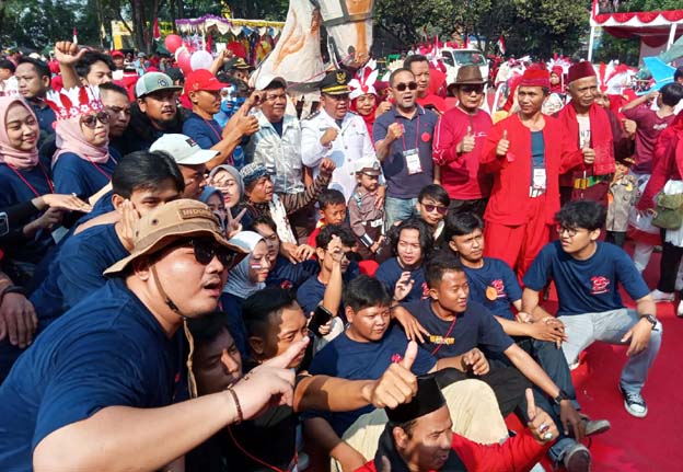 Meriahkan HUT RI ke-78, Kecamatan Cipondoh Gelar Pengibaran Bendera dan Karnaval