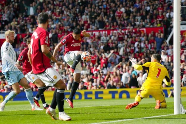 Man Utd 3-2 Nottingham Forest: Bruno Fernandes Mencetak Gol Kemenangan