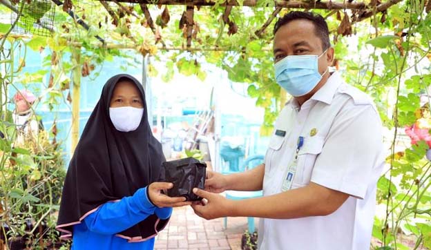 Tekan Polusi, Pemkot Tangerang Telah Bagikan Ribuan Bibit Tanaman