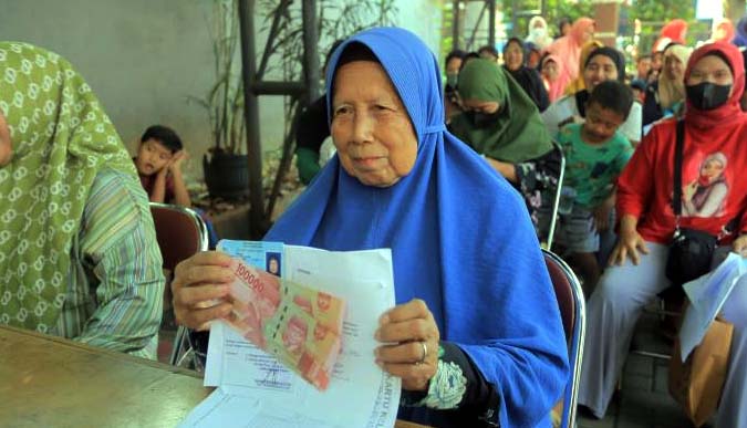 Pemkot Tangerang Berikan BTS Tahap 2 Bagi Masyarakat Rentan