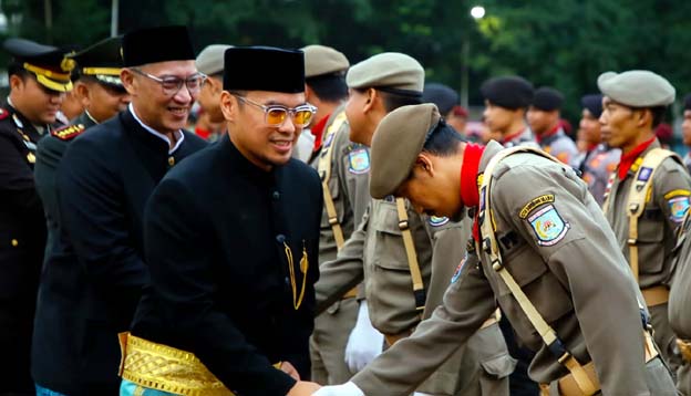 Pilar Saga Menjadi Inspektur Upacara Penurunan Bendera