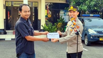 Kapolsek Karawaci Beri Penghargaan untuk Kinerja Anggota