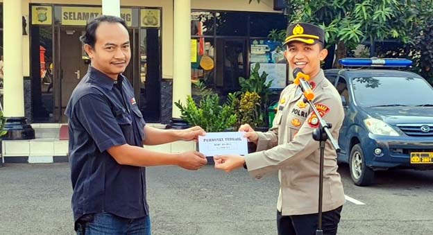Kapolsek Karawaci Beri Penghargaan untuk Kinerja Anggota