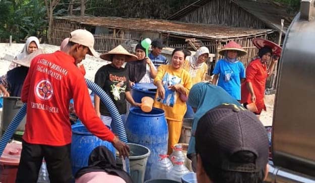 Perumda Tirta Al Bantani Kirim Bantuan 175 Tangki Air Bersih