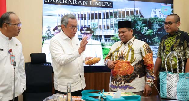 Pelajari Tata Kelola, Benyamin Sambut Studi Tiru Pemkab Padang Pariaman