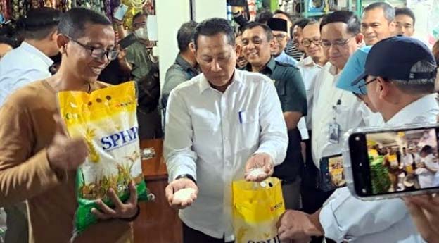 Dirut Bulog Pastikan Beras Operasi Pasar SPHP Tersedia di Pasar