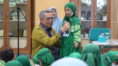 Benyamin Sambut Kedatangan Puluhan Murid TK Al-Azhar 17 Bintaro