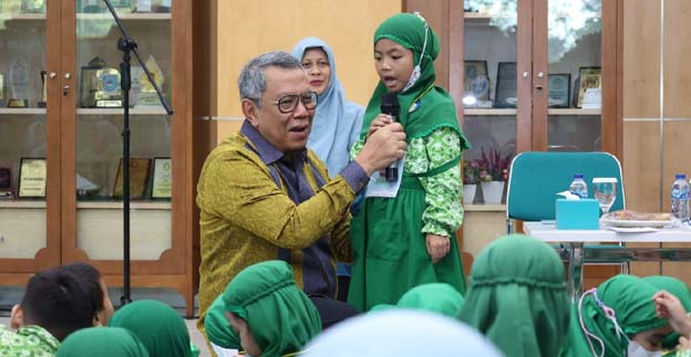 Benyamin Sambut Kedatangan Puluhan Murid TK Al-Azhar 17 Bintaro