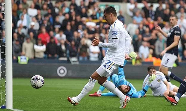 Joel Piroe Menggandakan Kemenangan Leeds Unitred di Millwall