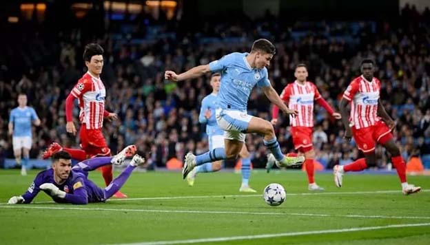 Alvarez Bawa Manchester City Mengalahkan Red Star Belgrade 3-1