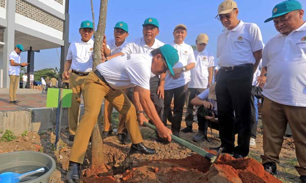 Sachrudin Menghadiri Kegiatan Aksi Tanam Pohon Bersama KLHK