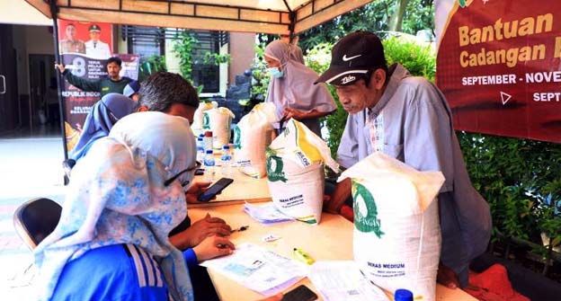 Pemkot Tangerang Salurkan Bantuan Beras ke 78.515 Keluarga