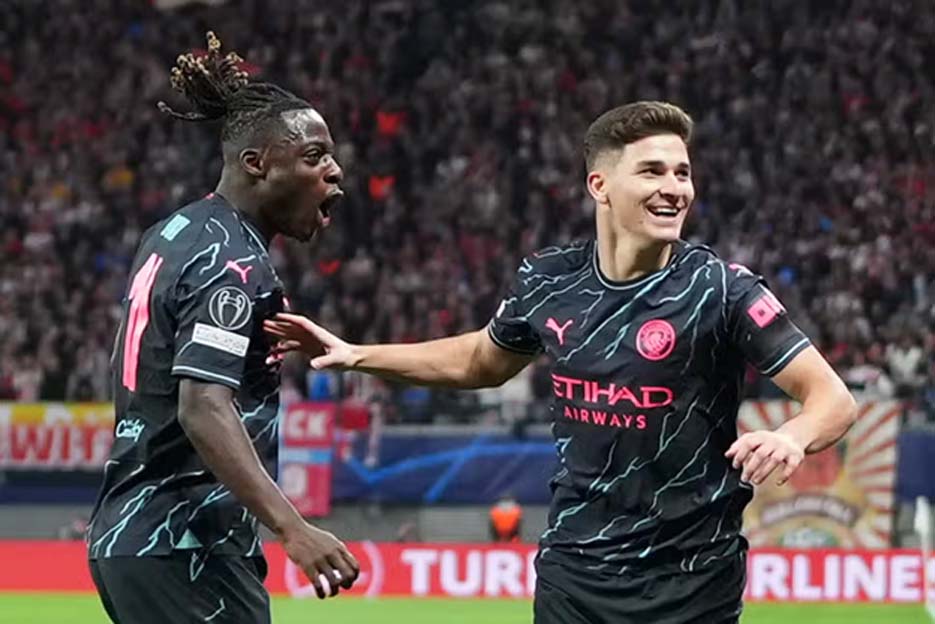 Gol Telat Alvarez dan Doku Memastikan Kemenangan Man City di RB Leipzig