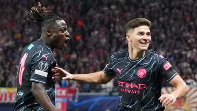 Gol Telat Alvarez dan Doku Memastikan Kemenangan Man City di RB Leipzig