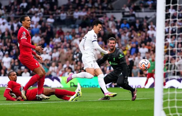 Tottenham Kalahkan Sembilan Pemain Liverpool dengan Skor 2-1