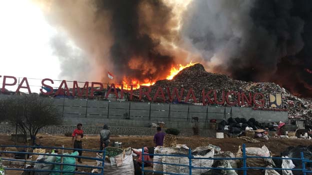 TPA Sampah Rawa Kucing Dilalap Si Jago Merah