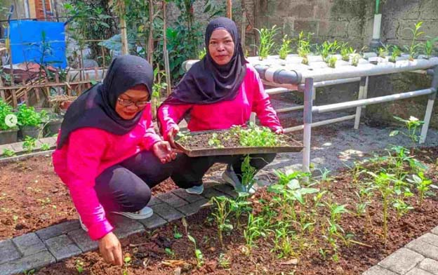 Bank Sampah Gantari Berpenghasilan dari Memilah Sampah