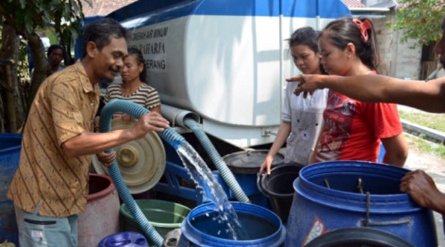 Pemkab Tangerang Beri Bantuan Air Bersih ke Daerah Rawan Kekeringan