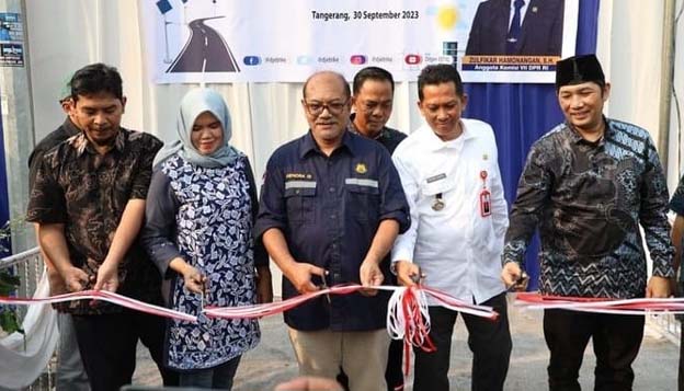 Pemkab Tangerang Terima 125 Unit PJUTS dari Kementerian ESDM