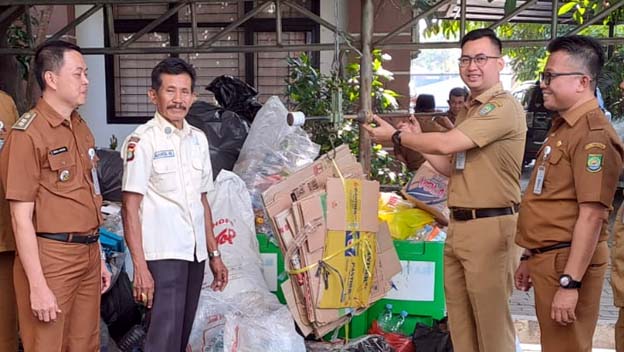 Kecamatan Benda Rutin Gelar Sedekah Sampah Setiap Minggu