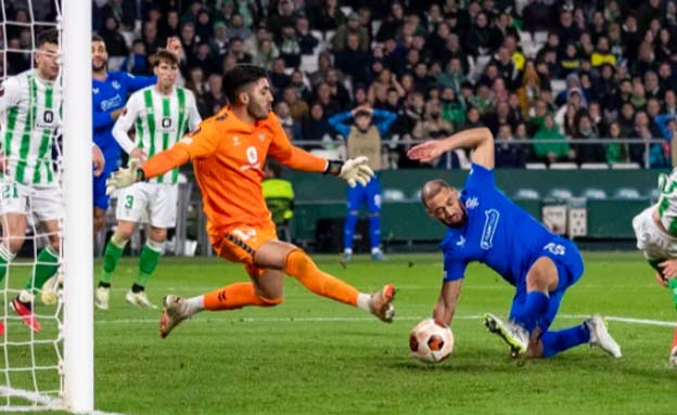 Gol Telat Kemar Roofe Bawa Rangers Menang 3-2 Atas Real Betis