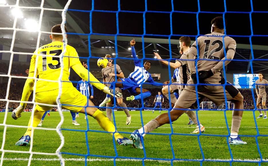 Brighton Mengakhiri Tahun dengan Kemenangan 4-2 Atas Spurs