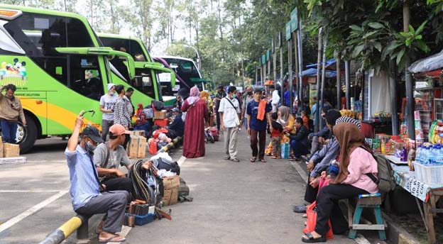 Libur Nataru, Terminal Bus Poris Plawad Alami Lonjakan Penumpang