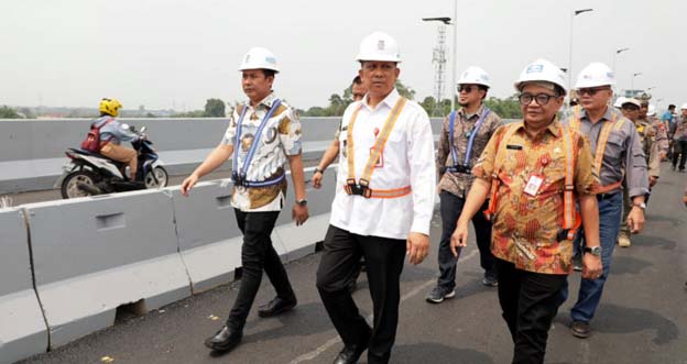 Pj Bupati Tangerang Pantau Operasional Perdana Flyover Cisauk