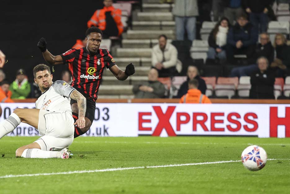 Bournemouth Pesta Gol Kemenangan 5-0 Atas Swansea City