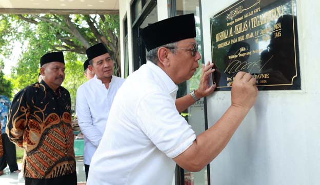 Benyamin Resmikan Musala Al-Ikhlas di Kelurahan Sawah Baru