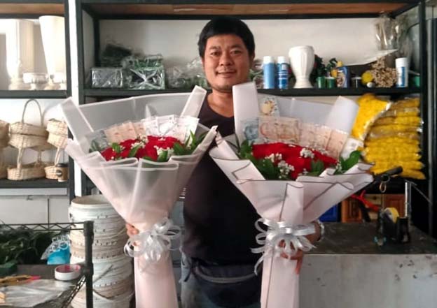 Omzet Penjualan Bunga Naufal Florist Naik Berlipat Jelang Imlek