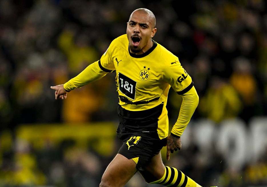 Dua Gol Malen Bawa Borussia Dortmund Kalahkan Freiburg 3-0