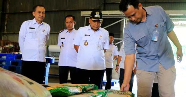 Pj Walikota Nurdin Tinjau Gudang Bulog Cabang Tangerang