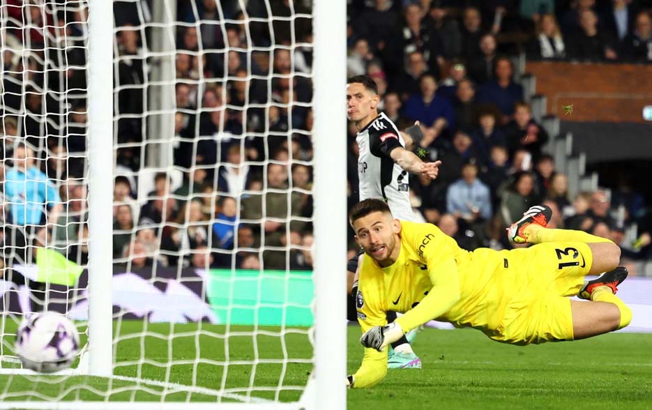Dua Gol Carvalho Bawa Kemenangan Fulham 3-0 Atas Tottenham Hotspur
